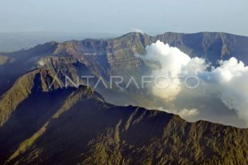 Merawat jejak Rinjani-Tambora